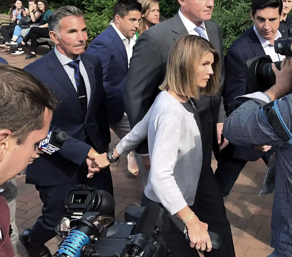 Lori-Loughlin-Mossimo-Giannulli leaving court