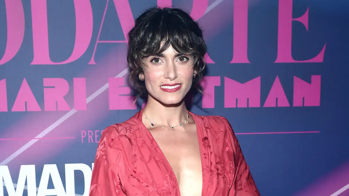 Online VIP Nikki Reed