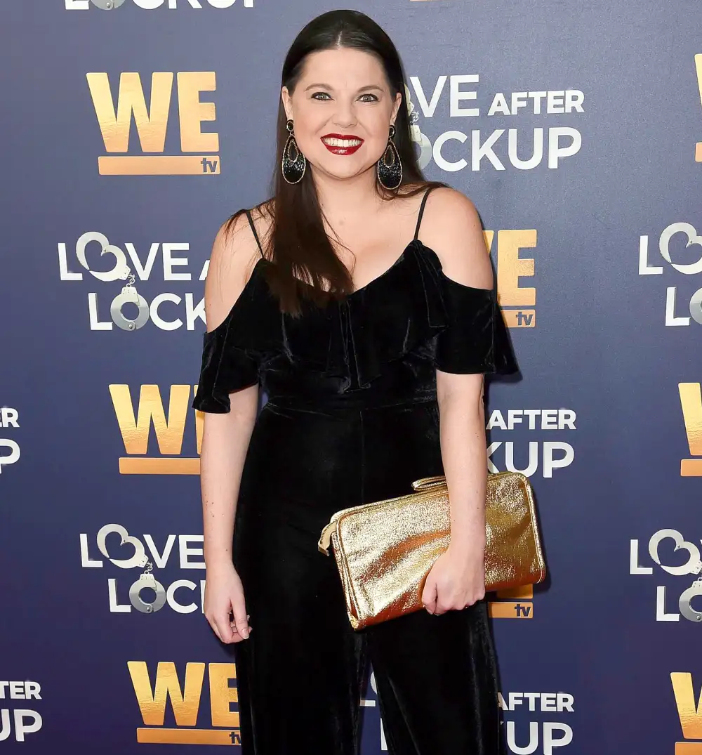 Pregnant-Amy-Duggar-Poses-For-Maternity-Shoot-in-Dress-From-Grandma-Mary