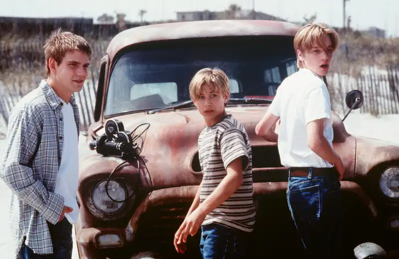 Scott-Bairstow,-Jonathan-Taylor-Thomas,-Devon-Sawa-Wild-America