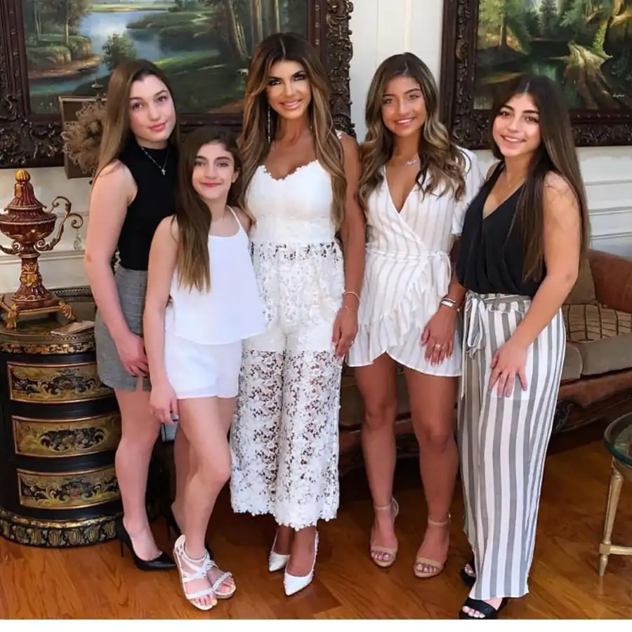 Teresa-Giudice-and-Daughters