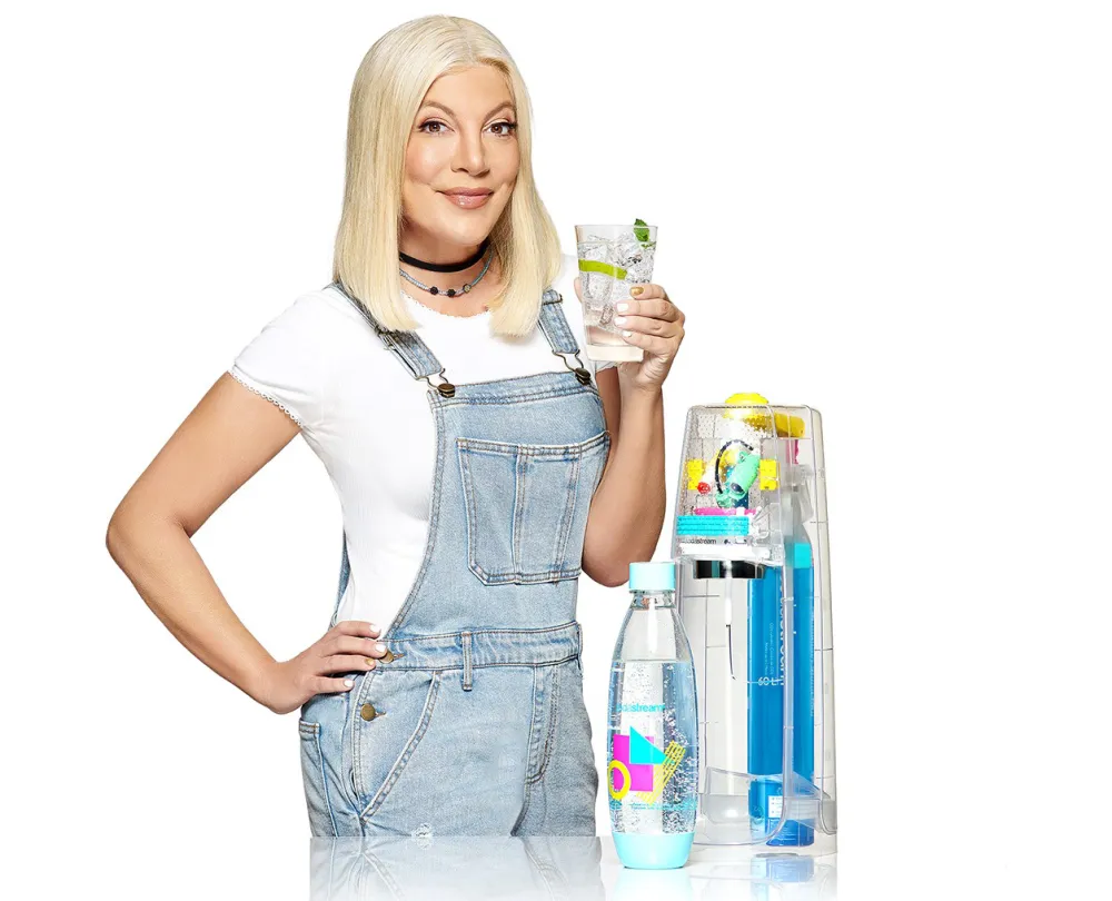 Tori-Spelling-90s-SodaStream
