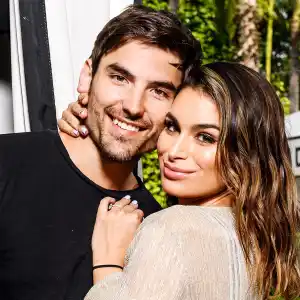 This Is What Ashley Iaconetti Jared Haibon Gave Wedding Guests