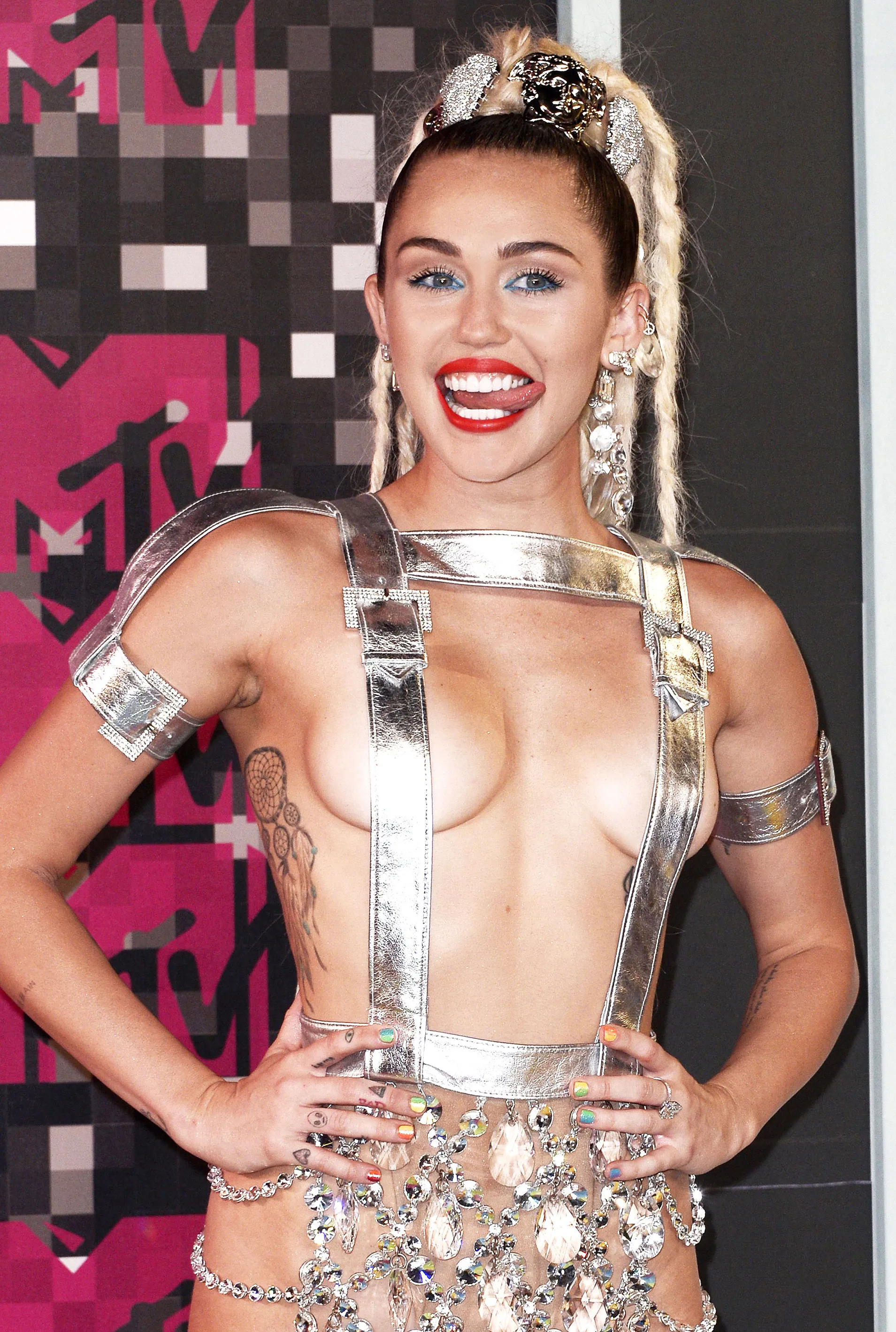 Wildest VMA Looks - Miley Cyrus, 2015