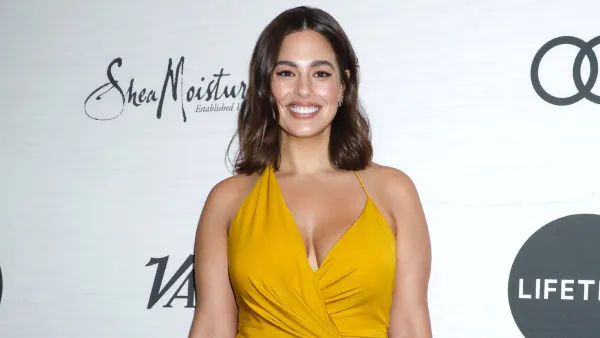 Pregnant Ashley Graham Praised for Sharing Nude Photo With Stretch Marks