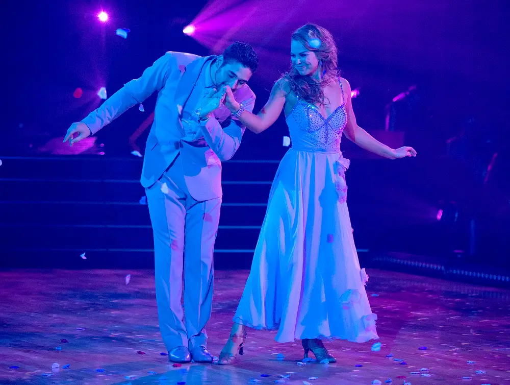 ALAN-BERSTEN-HANNAH-BROWN-performing-on-dancing-with-the-stars