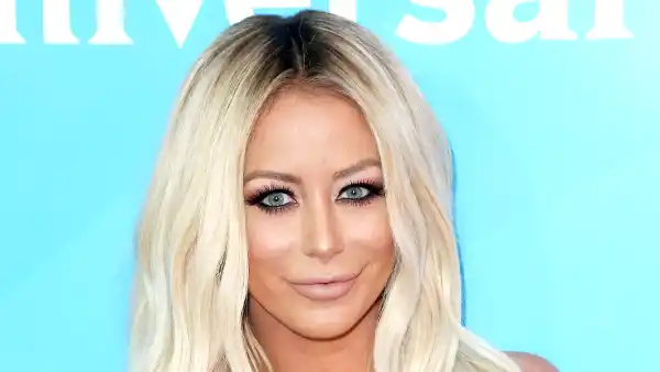 Aubrey-O'Day-Says-Flight-Attendant-Forced-Her-to-Undress-on-Plane