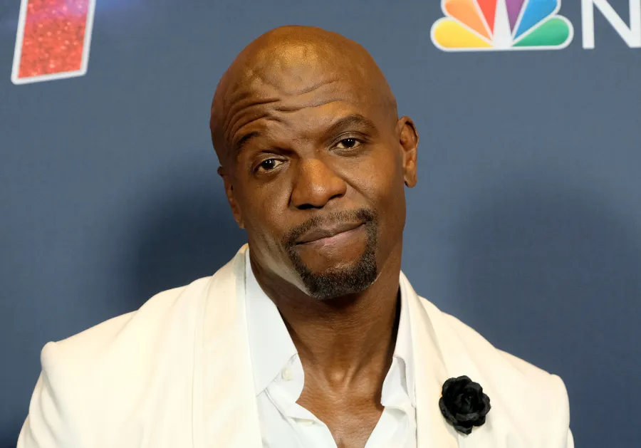 Celebrities Recall Watching Kanye West Ambush Taylor Swift VMAs 10 Years Later