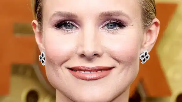 Getting Kristen Bell Colorful Emmys Eyeshadow