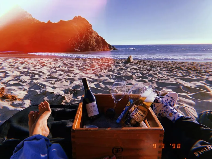 Hailey Baldwin Justin Bieber Have Beach Picnic