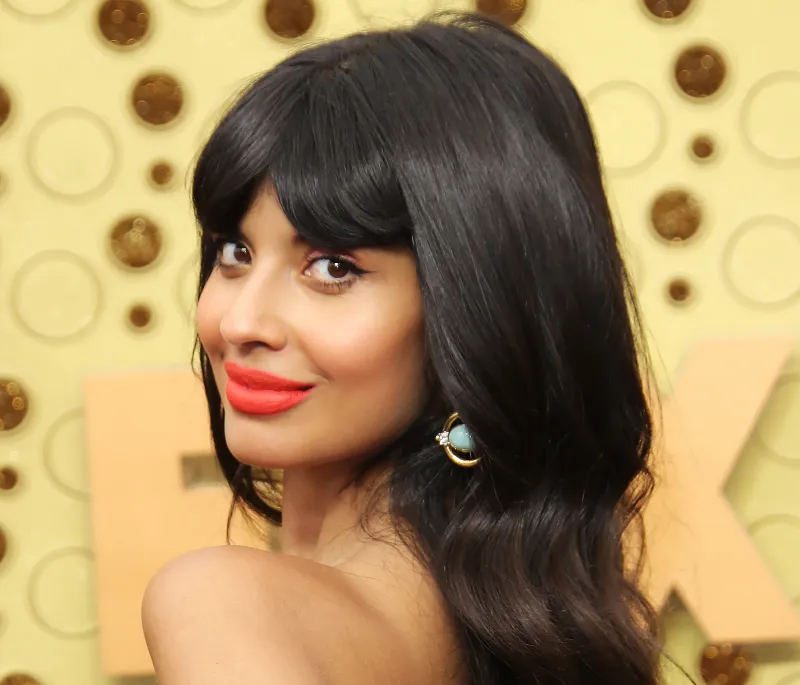 Jameela-Jamil-Emmys-2019-Makeup-2