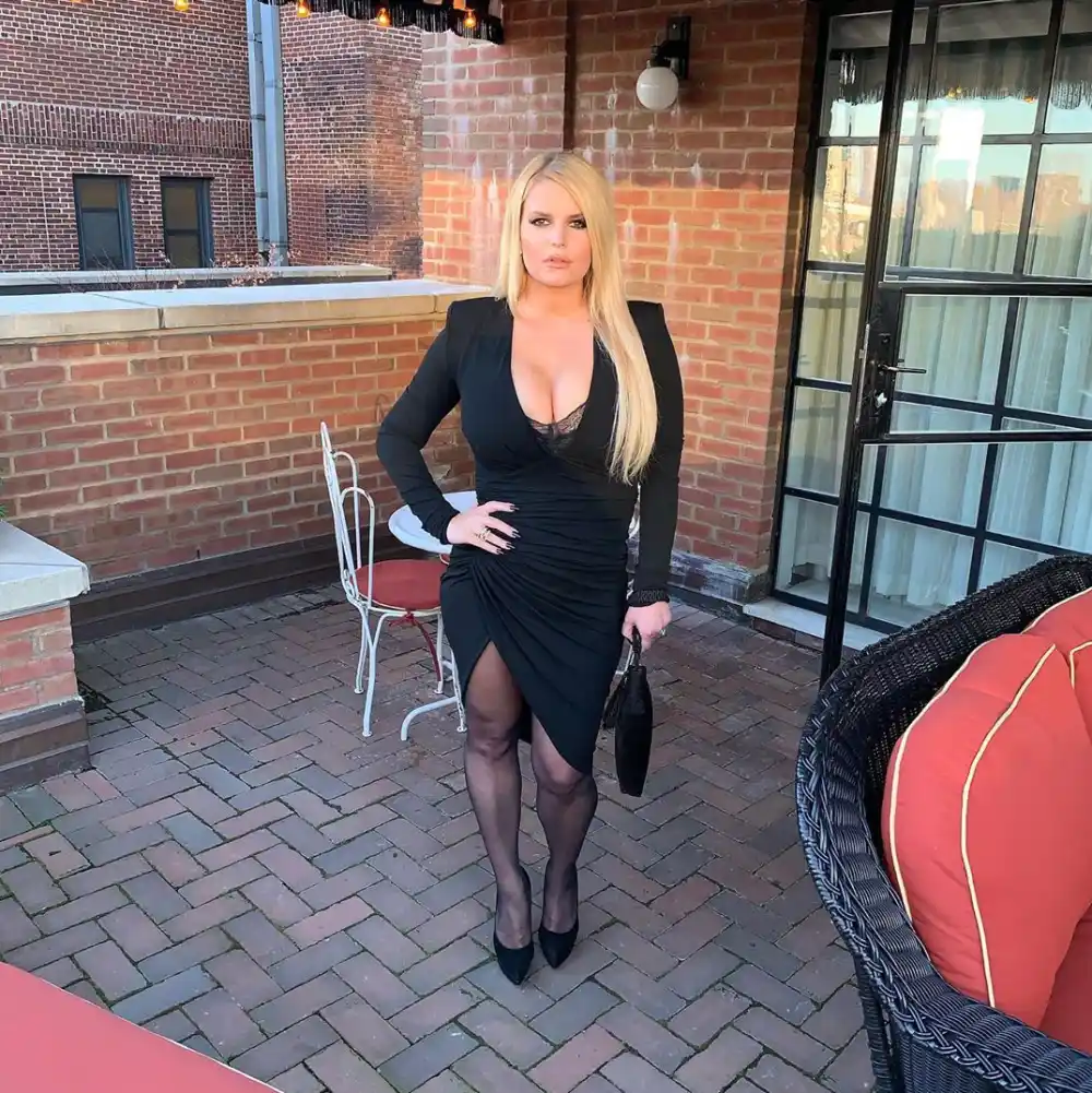 Jessica-Simpson-100-Lbs-loss-post-baby-body