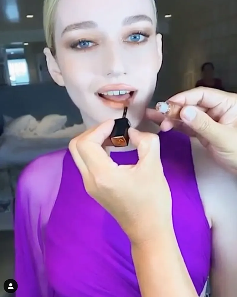 Julia Garner Emmys 2019 Stars Getting Ready