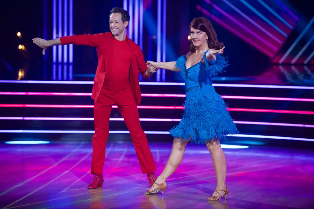 Kate Flannery Receives &lsquo;DWTS&rsquo; Support From &lsquo;Office&rsquo; Costars