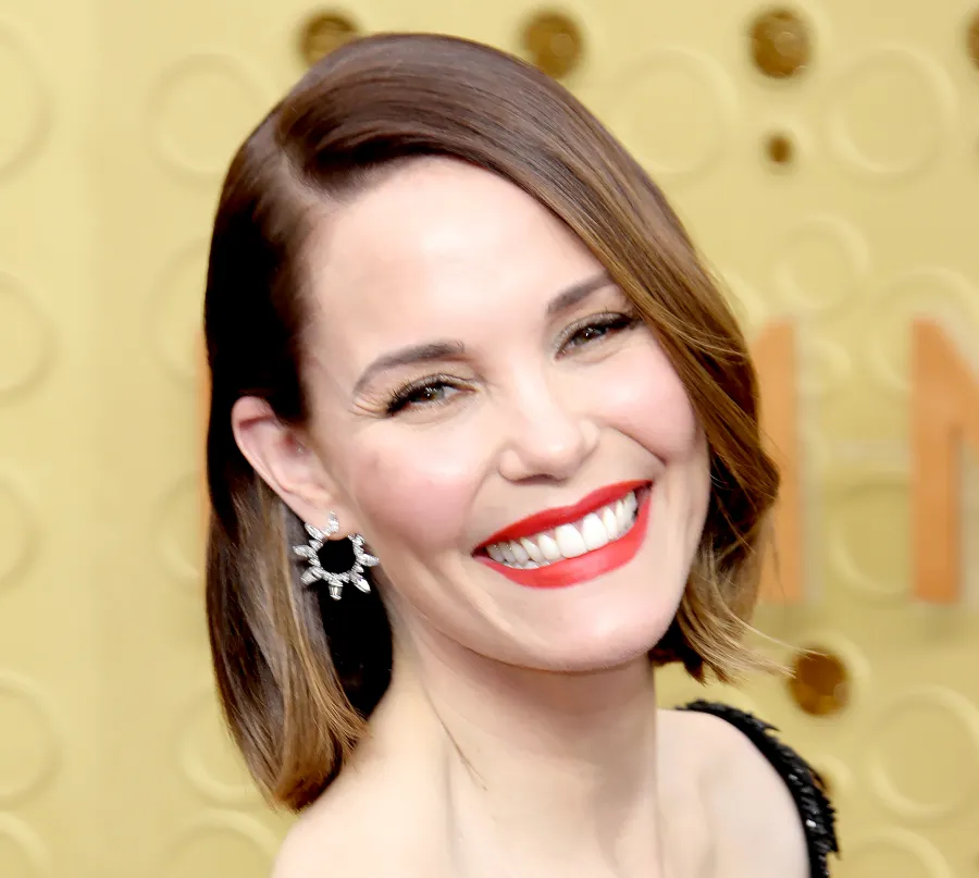 Leslie-Bibb-Emmys-2019-beauty