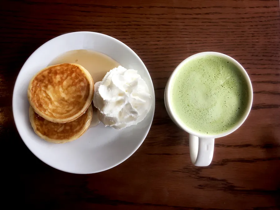 Matcha-latte-and-pancakes-kourtney-kardashian
