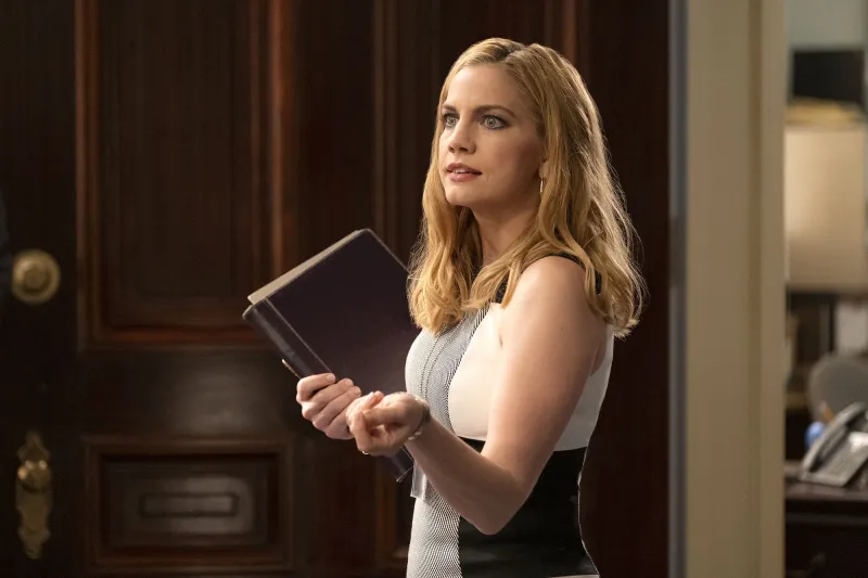 Emmys Winners Gallery Outstanding Supporting Actress in a Comedy Series Anna Chlumsky, Veep