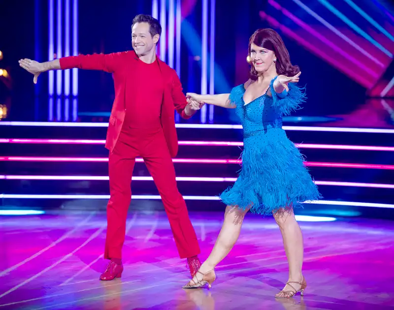 PASHA-PASHKOV,-KATE-FLANNERY-dancing-with-the-stars