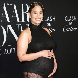 Pregnant Ashley Graham Is Craving Every Emoji