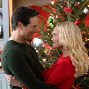 Scott Wolf and Kristin Chenoweth A Christmas Love Story Hallmark Movies Christmas Gallery