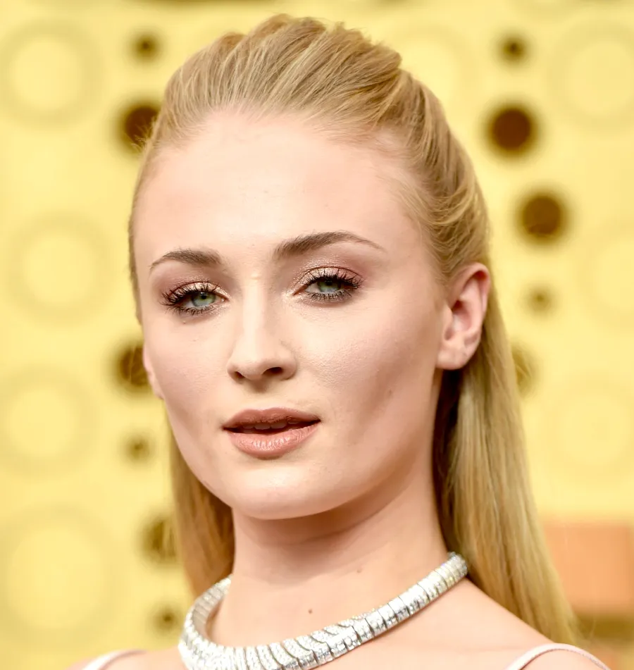 Sophie-Turner-Emmys-2019-beauty