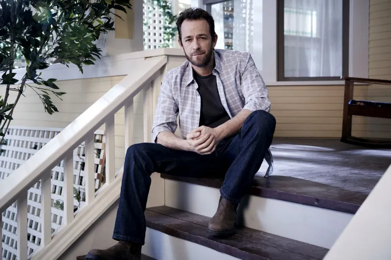 The Luke Perry Tribute Riverdale Season 4 Everything We Know