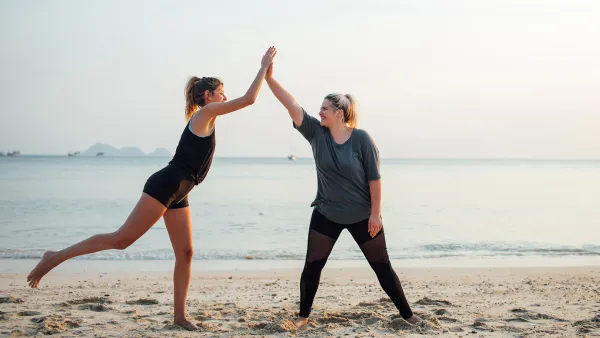 noom women high five