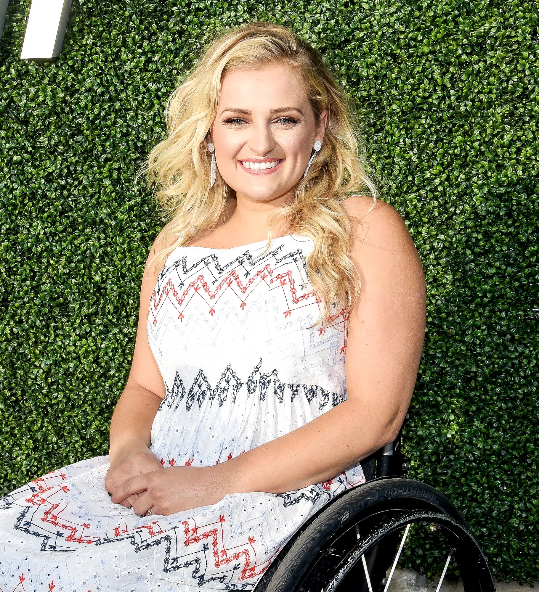 Ali-Stroker-Olay-skincare