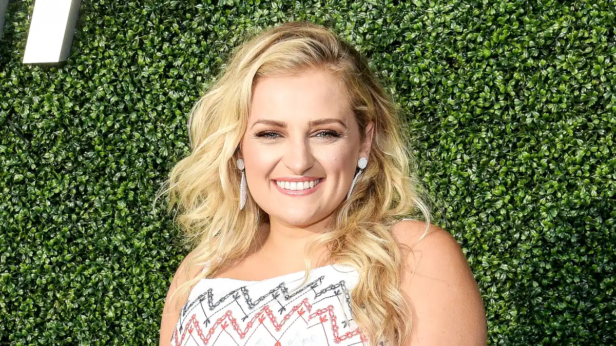 Ali-Stroker-Olay-skincare