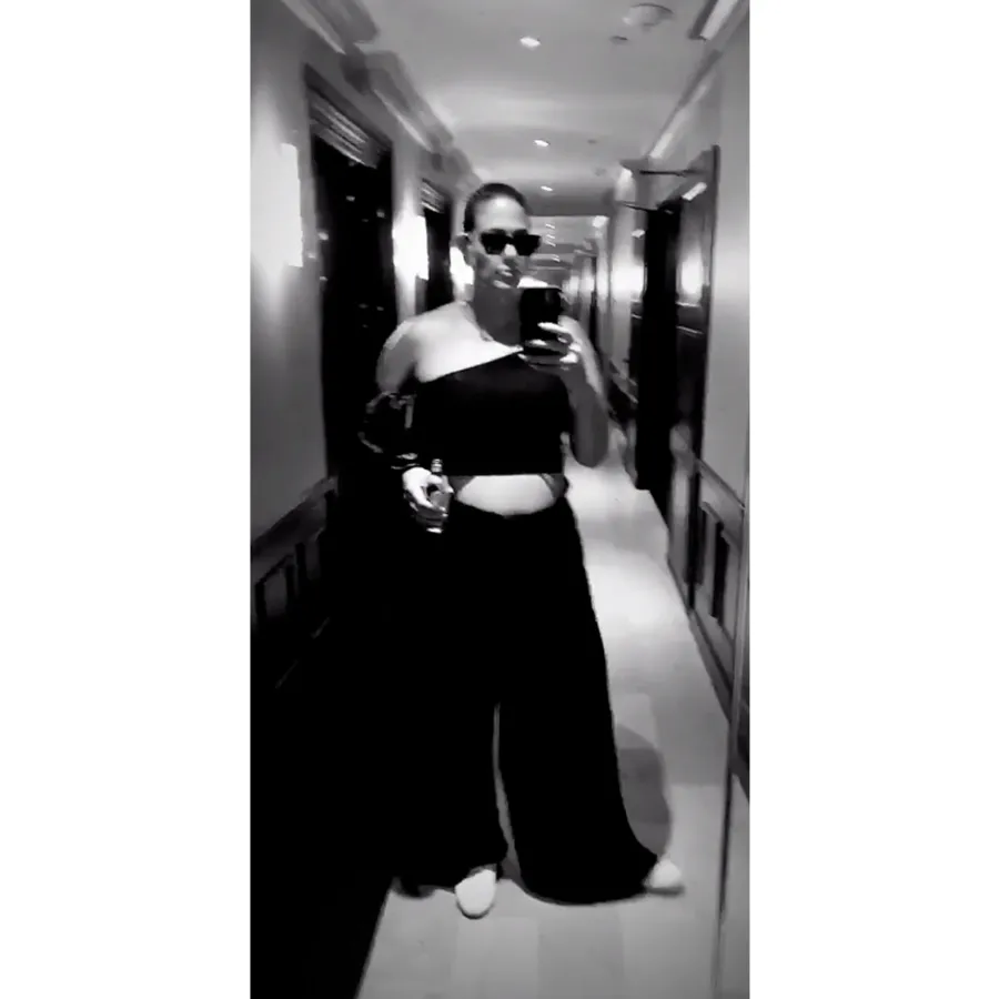 Ashley Graham’s Pregnancy Pics October Mirror Black White Selfie