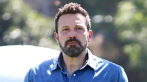 Ben Affleck Pals Are Concerned Amid Relapse Luxury Handbag Shopping Cover Issue 4519 Duchess Kate and Duchess Meghan