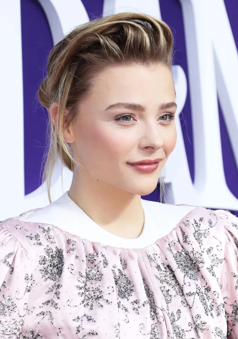 Chloe Grace Moretz Clear Lip Gloss "The Addams Family" Premiere