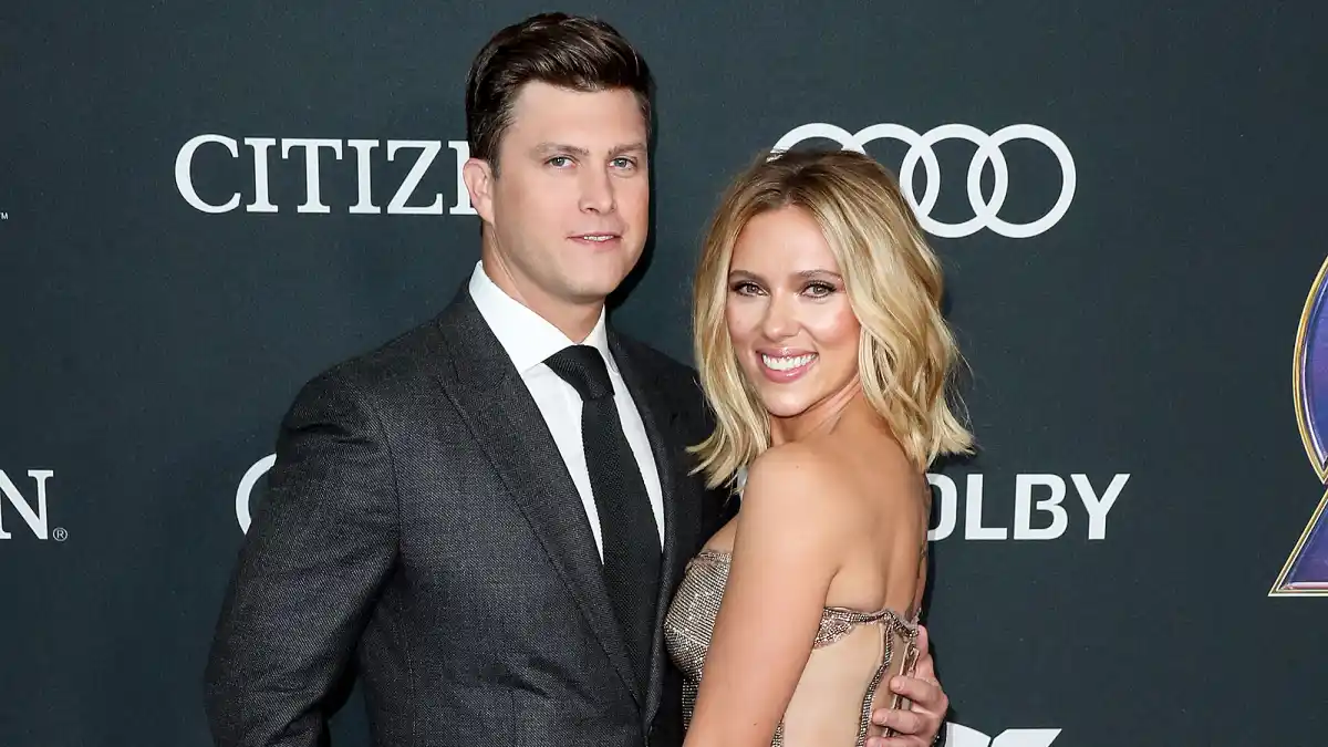 Colin-Jost-Scarlett-Johansson-very-happy