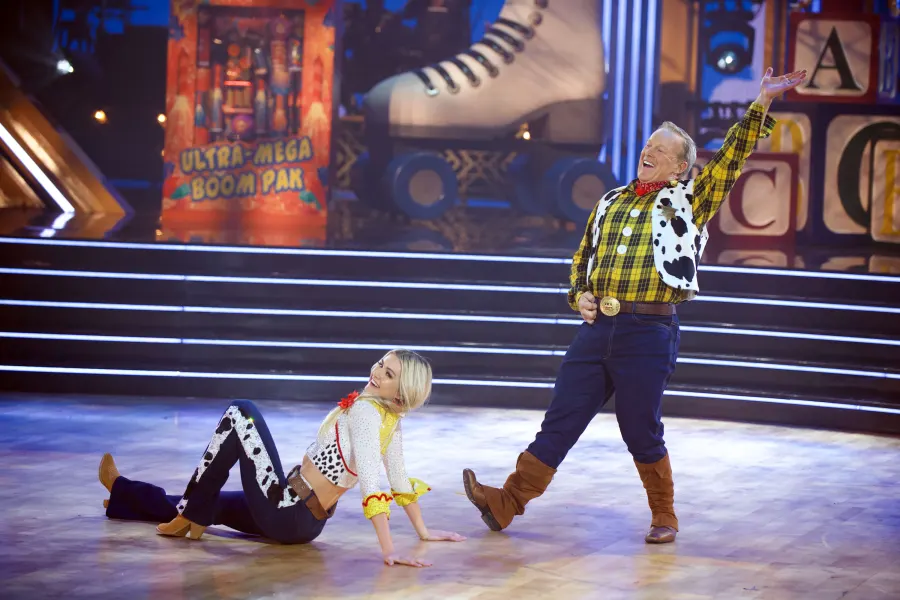 LINDSAY ARNOLD, SEAN SPICER 'Dancing With the Stars' Disney Night Recap: Who Received the First 9s of the Season?