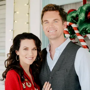 Hilarie-Burton-Tyler-Hilton-A-Christmas-Wish