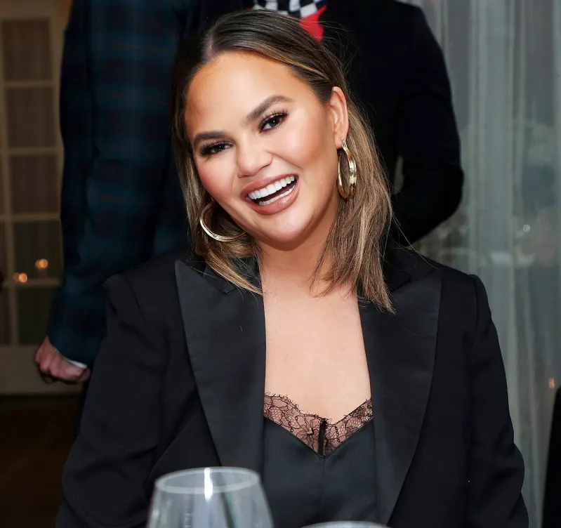 Jenna-Fischer-Responds-to-Chrissy-Teigen-Saying-Pam-and-Jim-Divorced-3