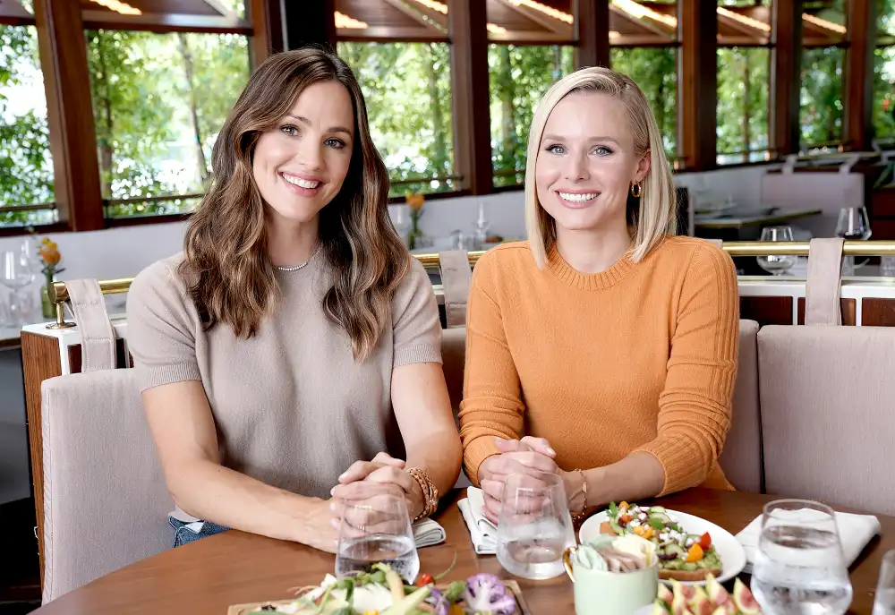 Jennifer Garner and Kristen Bell
