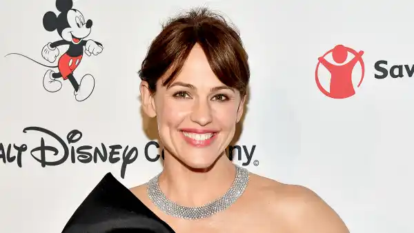 Jennifer-Garner-arms