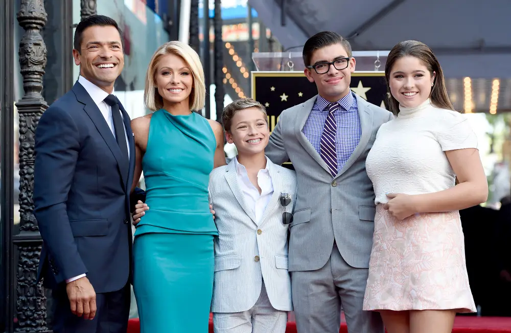 Kelly-Ripa-and-family