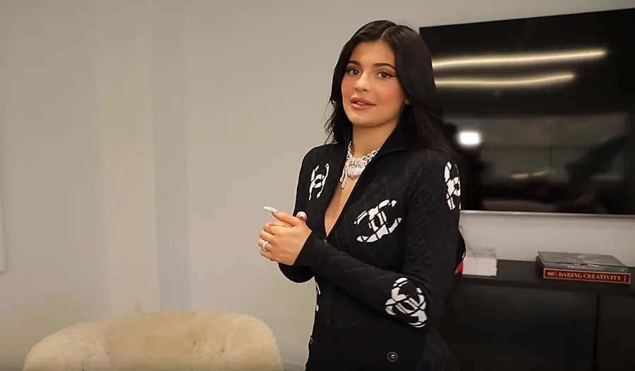 Kylie-Jenner’s-Sweet-Tributes-to-Daughter-Stormi-in-Kylie-Cosmetics-Office