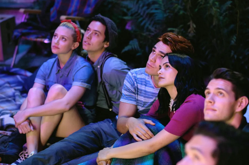 Lili Reinhart as Betty, Cole Sprouse as Jughead, KJ Apa as Archie, Camila Mendes as Veronica and Casey Cott as Kevin Riverdale Luke Perry Episode