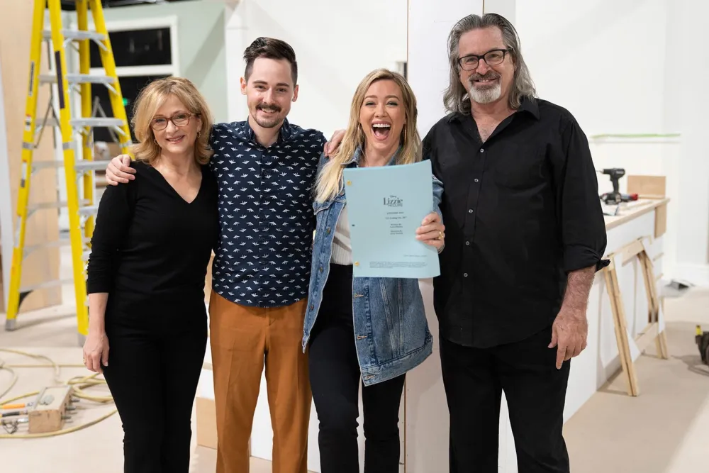 Hallie Todd, Jake Thomas, Hilary Duff, and Robert Carradine Lizzie McGuire BTS Behind The Scenes