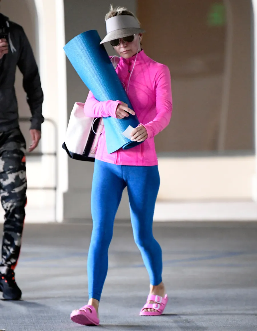 Lori-Loughlin-Steps-Out-as-Felicity-Huffman-Reports-to-Prison-After-Scandal