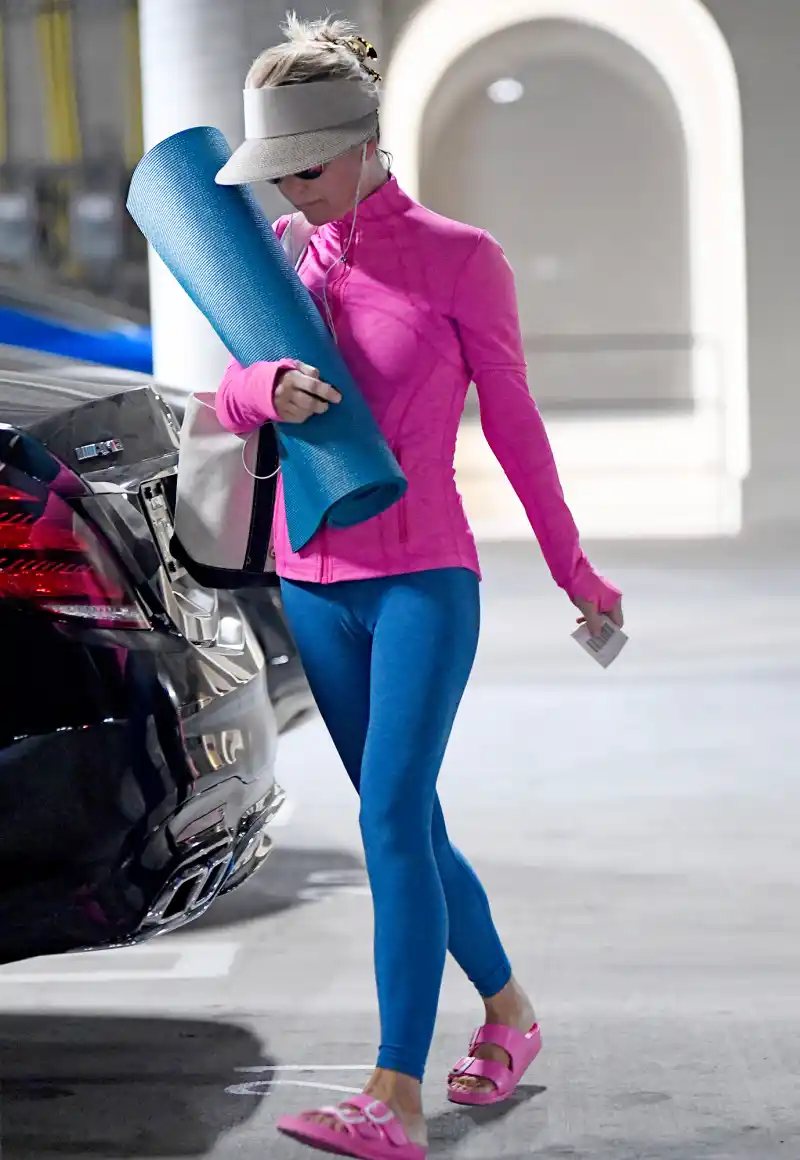 Lori-Loughlin-Steps-Out-as-Felicity-Huffman-Reports-to-Prison-After-Scandal