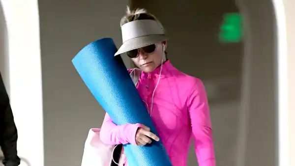 Lori-Loughlin-Steps-Out-as-Felicity-Huffman-Reports-to-Prison-After-Scandal