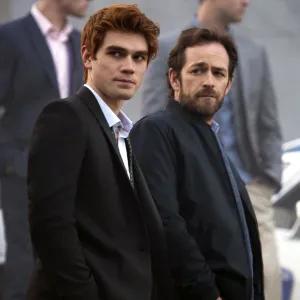 New ‘Riverdale’ Trailer Shows Moment When Archie Learns His Dad — Played By Luke Perry —Is Dead