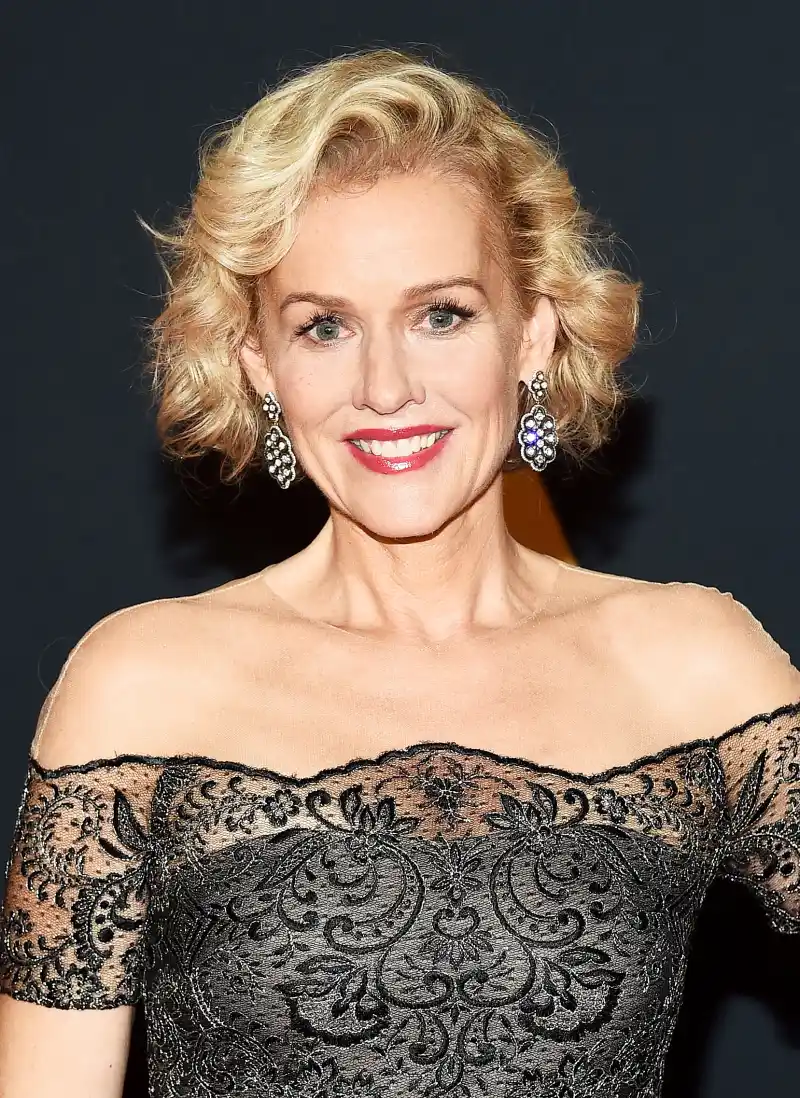 Penelope Ann Miller - What's In My Bag?