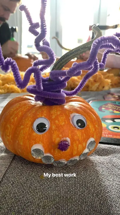 Pregnant Jenna Dewan and Steve Kazee Paint Pumpkins With Her Daughter Everly