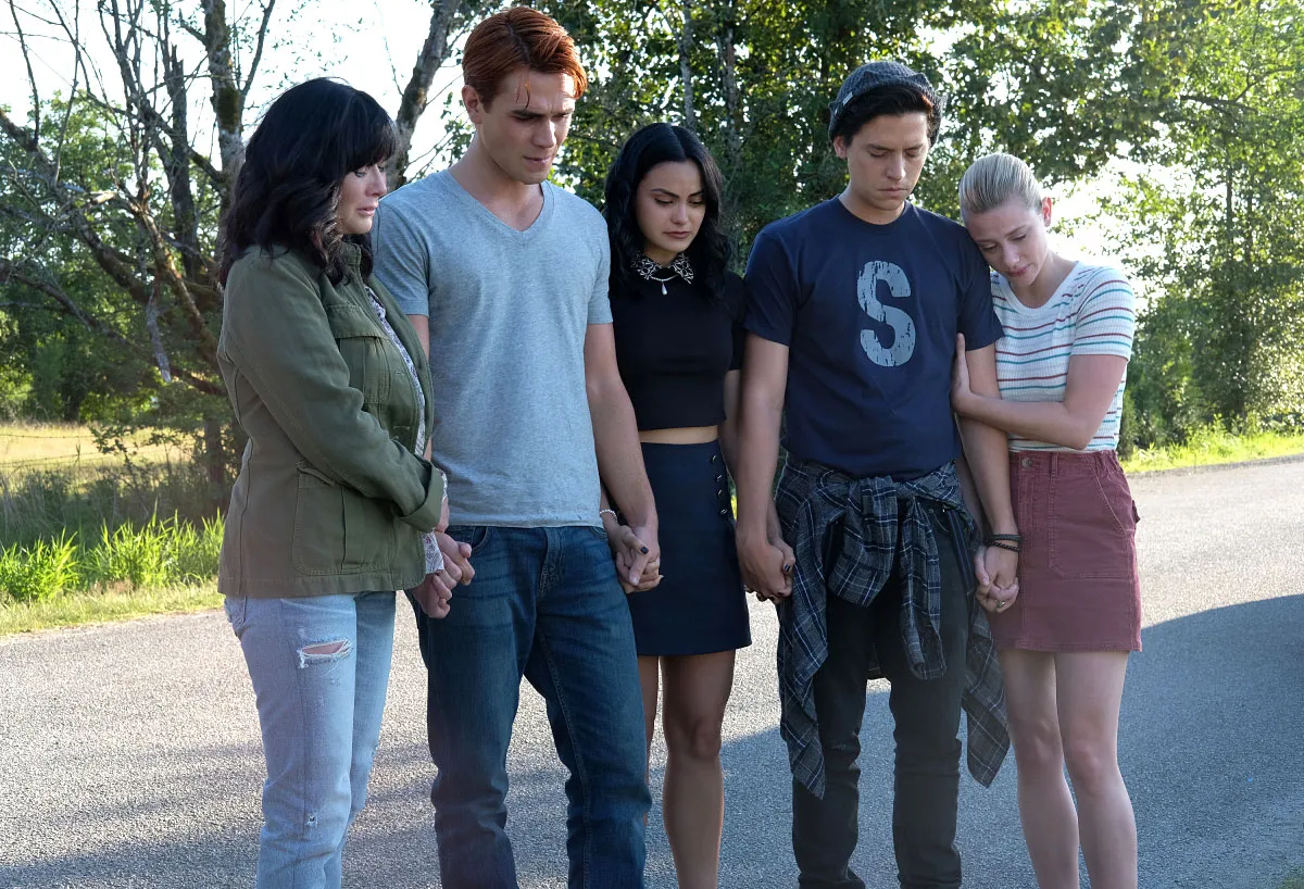 Shannen Doherty, KJ Apa, Camila Mendes, Cole Sprouse and Lili Reinhart-Riverdale-Recap