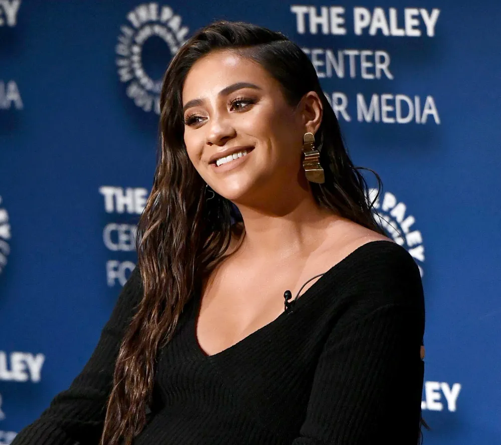 Shay-Mitchell-Cuddles-With-Newborn-Daughter